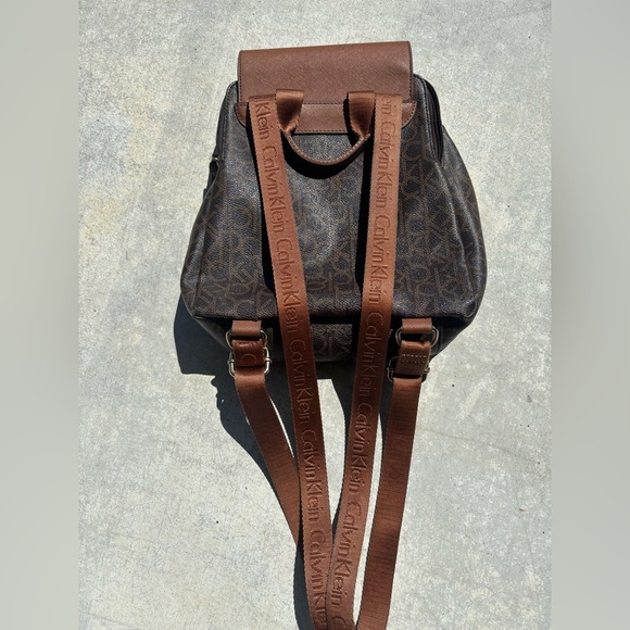 calvin kin mini backpack Klein Maya - Bags for Women - One Slip Pocket - Exterior Back Pocket - Polyester Lining Khaki/Brown/Java One Size One Size 1/2H x 3D (width is measured across the bottom of backpack) Calvin Klein - Brandclub -